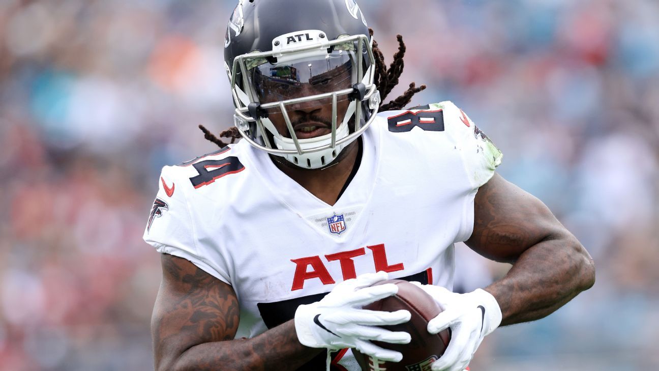 Cordaryl Patterson agrees to the terms and remains with the Atlanta Falcons