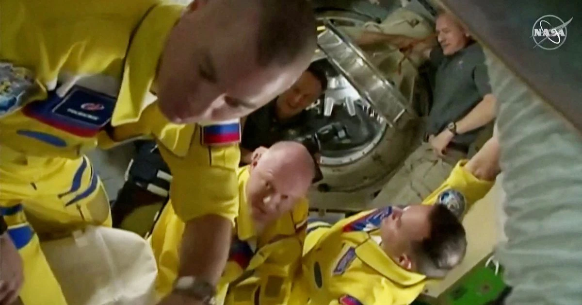 Russia mocks the idea that astronauts wore yellow to support Ukraine