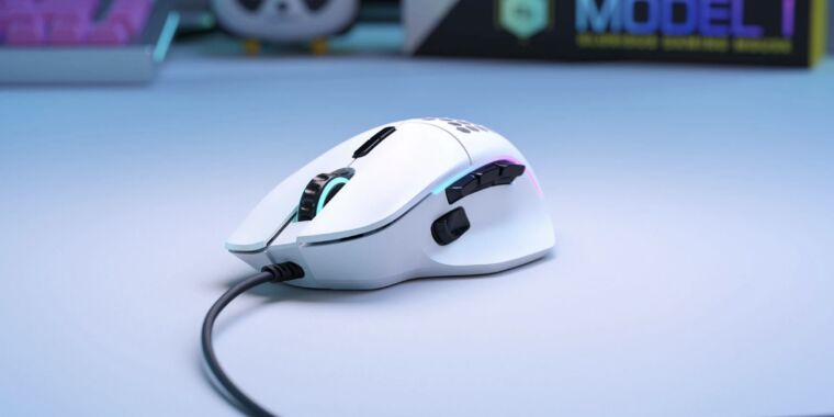 The new cool featherweight mouse lets you choose the shape of the side buttons