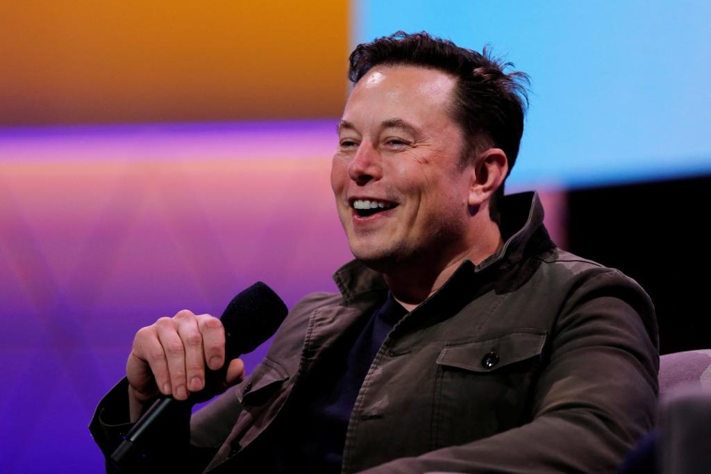 Elon Musk says he sleeps in his friends' extra bedrooms