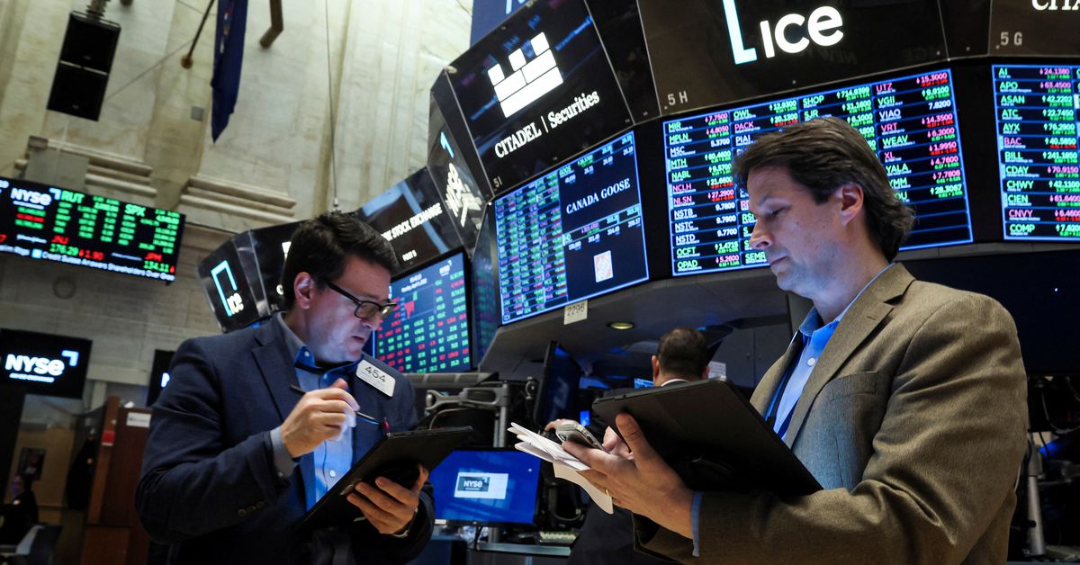 Wall Street rises as huge growth stocks rise, Twitter rises
