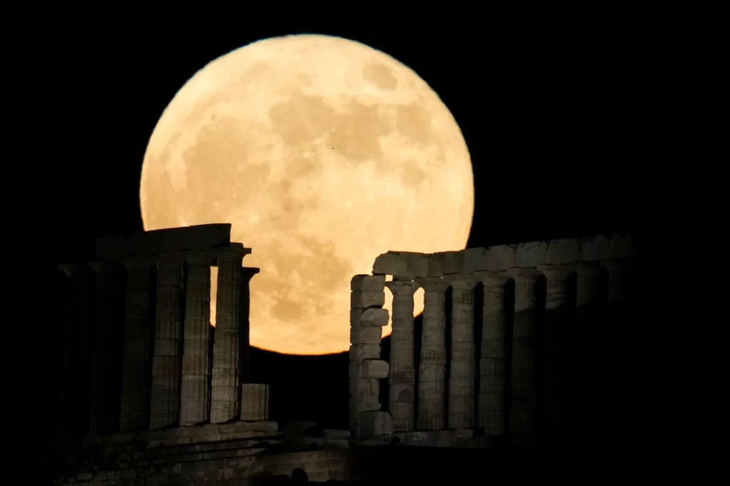 The giant full moon in July will be the largest and brightest moon in 2022