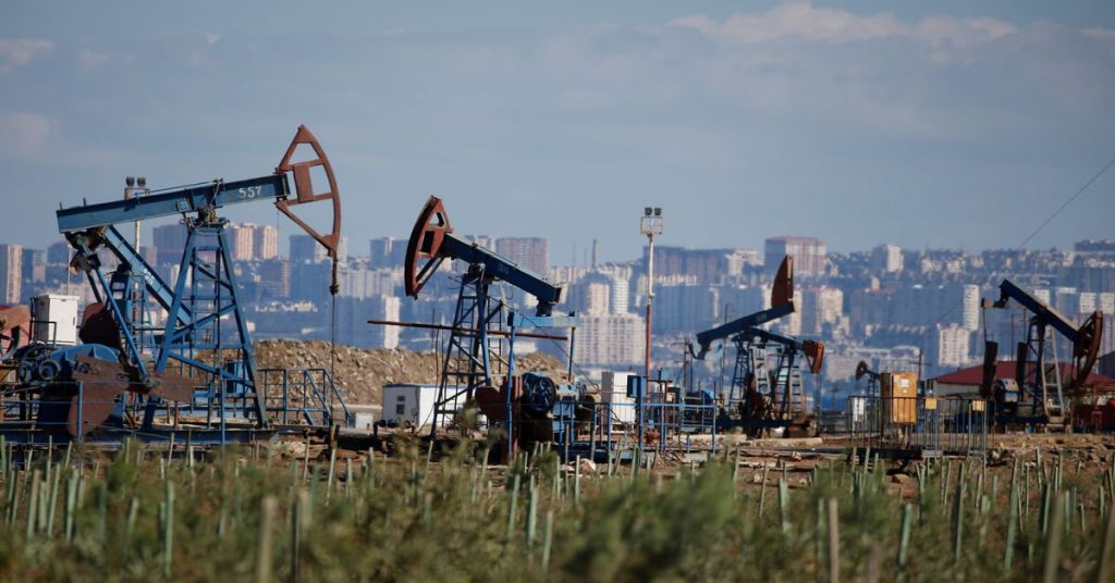 Oil prices fall before a possible big US interest rate hike