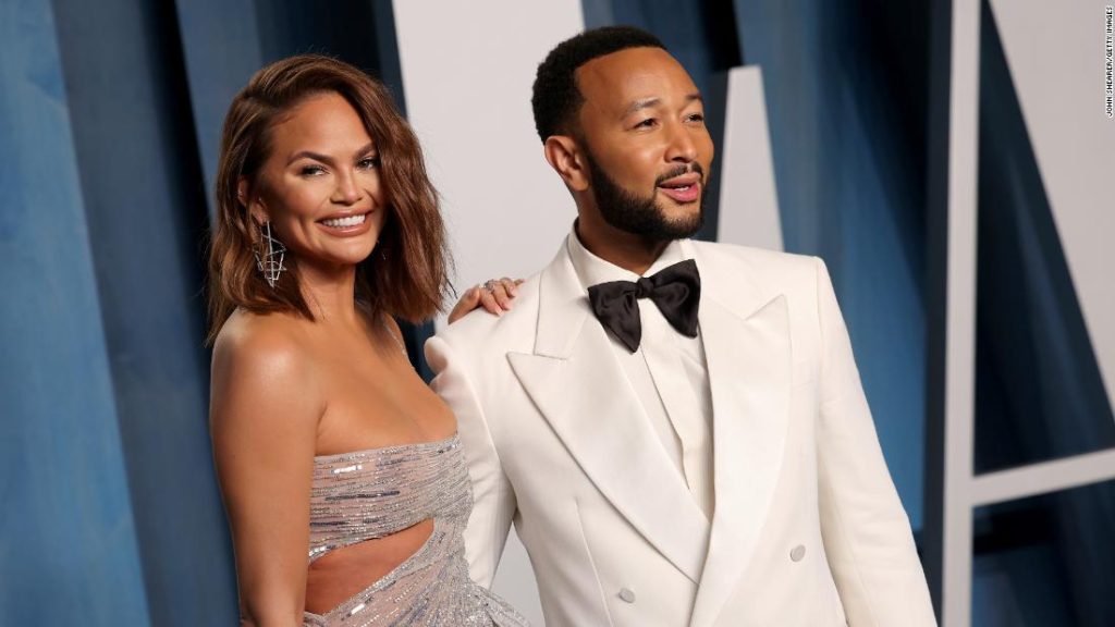 Chrissy Teigen announces that she and John Legend are expecting another baby