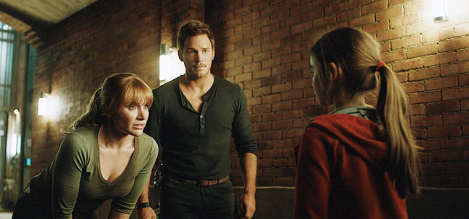 (from left to right) Claire (Bryce Dallas Howard) and Owen (Chris Pratt) try to calm Macy (Isabella Sermon) in 