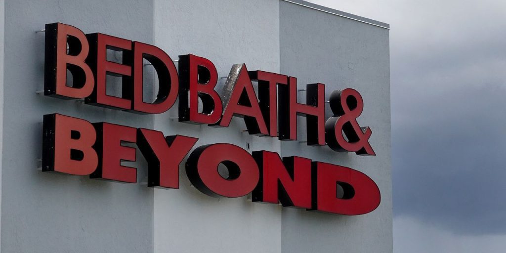 Ryan Cohen has withdrawn more than $58 million in Bed Bath & Beyond stock.  Stocks are collapsing again