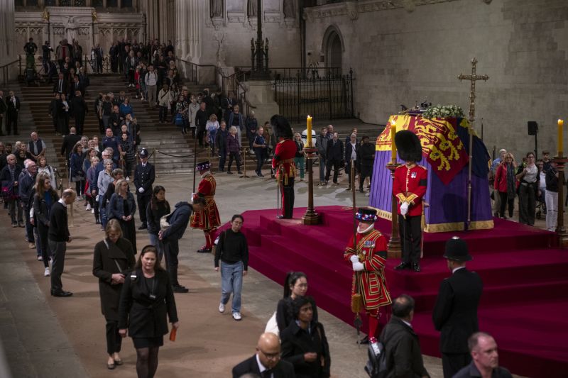 Queen Elizabeth: King Charles and his brothers hold a vigil next to their mother's coffin