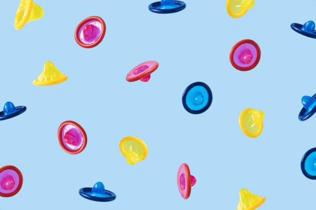 Illustration of different condoms